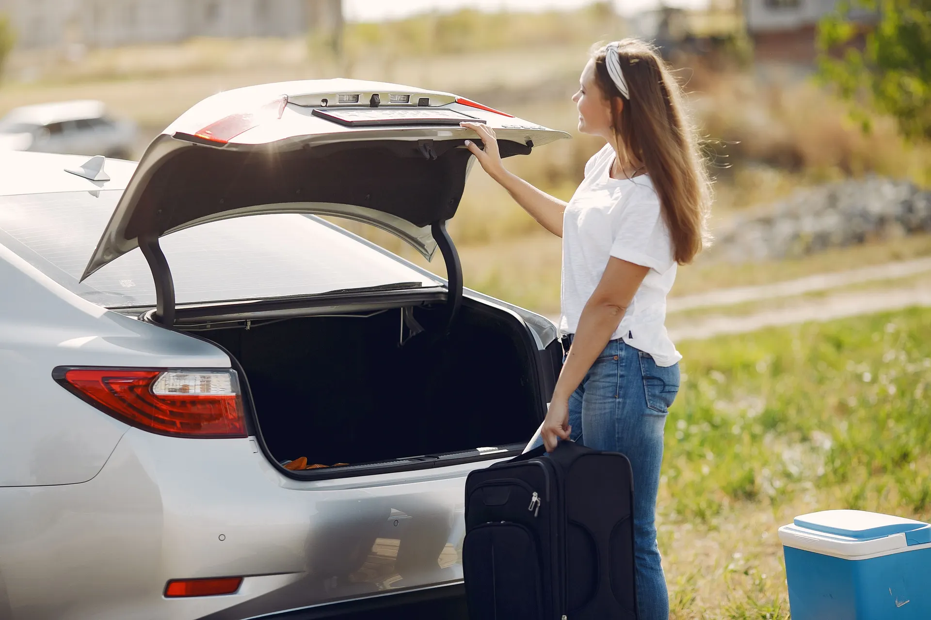 Valises chargées dans le coffre