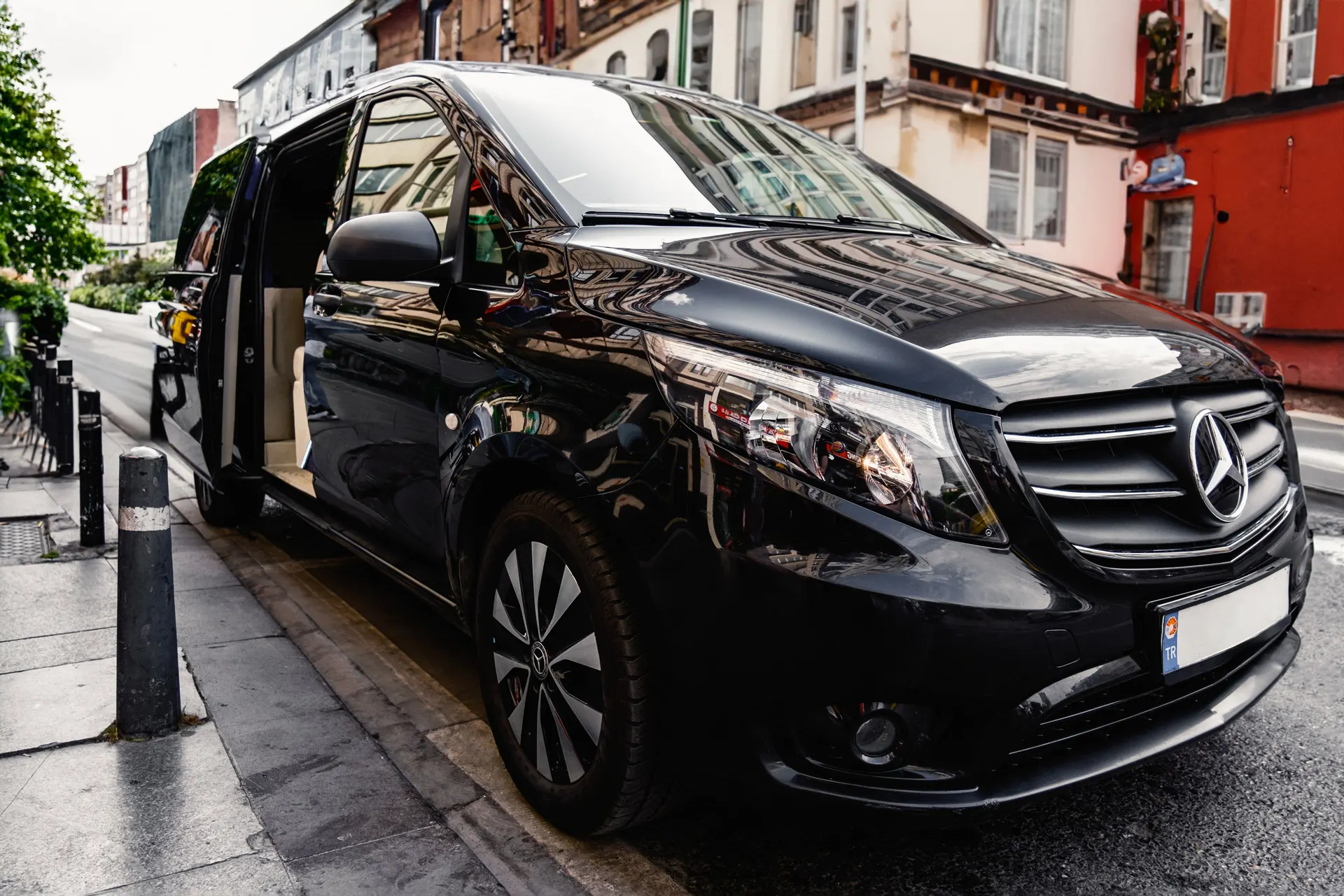 Van Mercedes noir 8 places